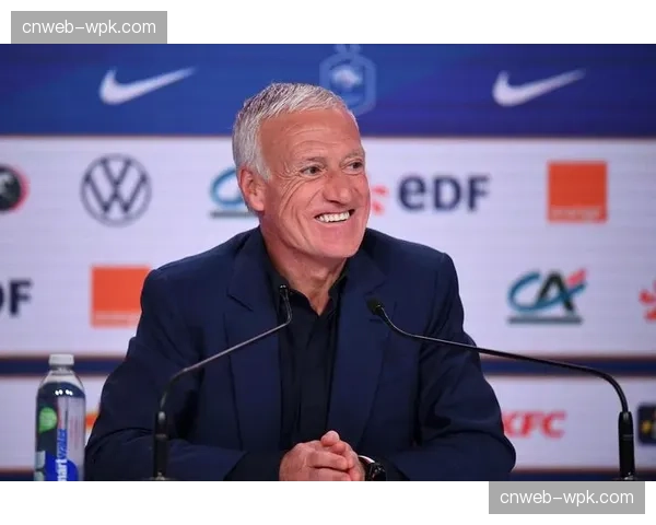 前法国队主帅德尚现场观战里昂vs朗斯，引发媒体猜测